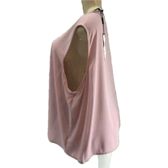 Karl Lagerfeld +2X Lilac Pink Textured Floral Neckline Pleated Sleeveless Blouse - Picture 5 of 6